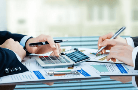 Why Businesses Choose CPAs Over Standard Accountants