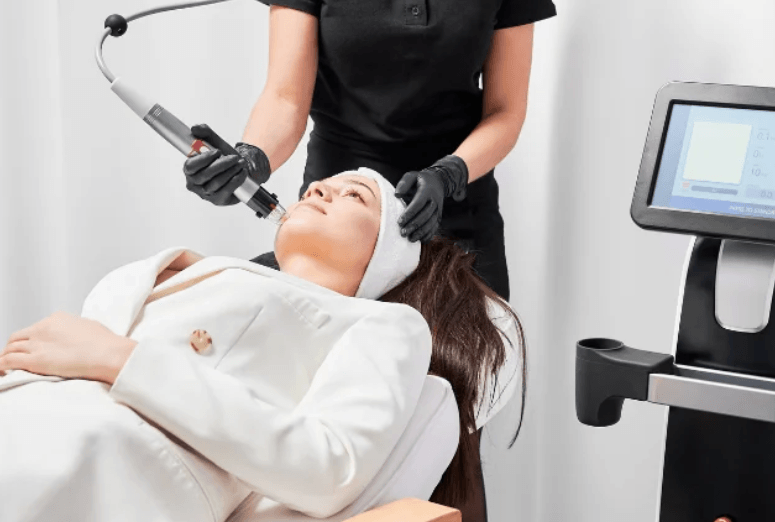 How Medical Spas Treat “Tech Neck” Lines And Crepey Skin