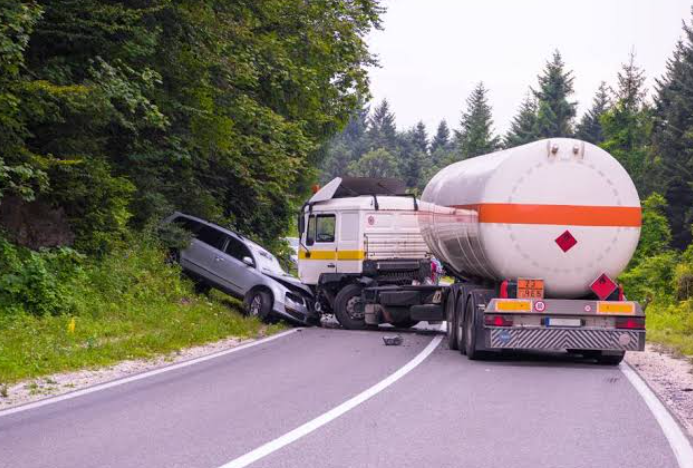 How Trucking and Bus Accident Claims Require Deeper Investigation